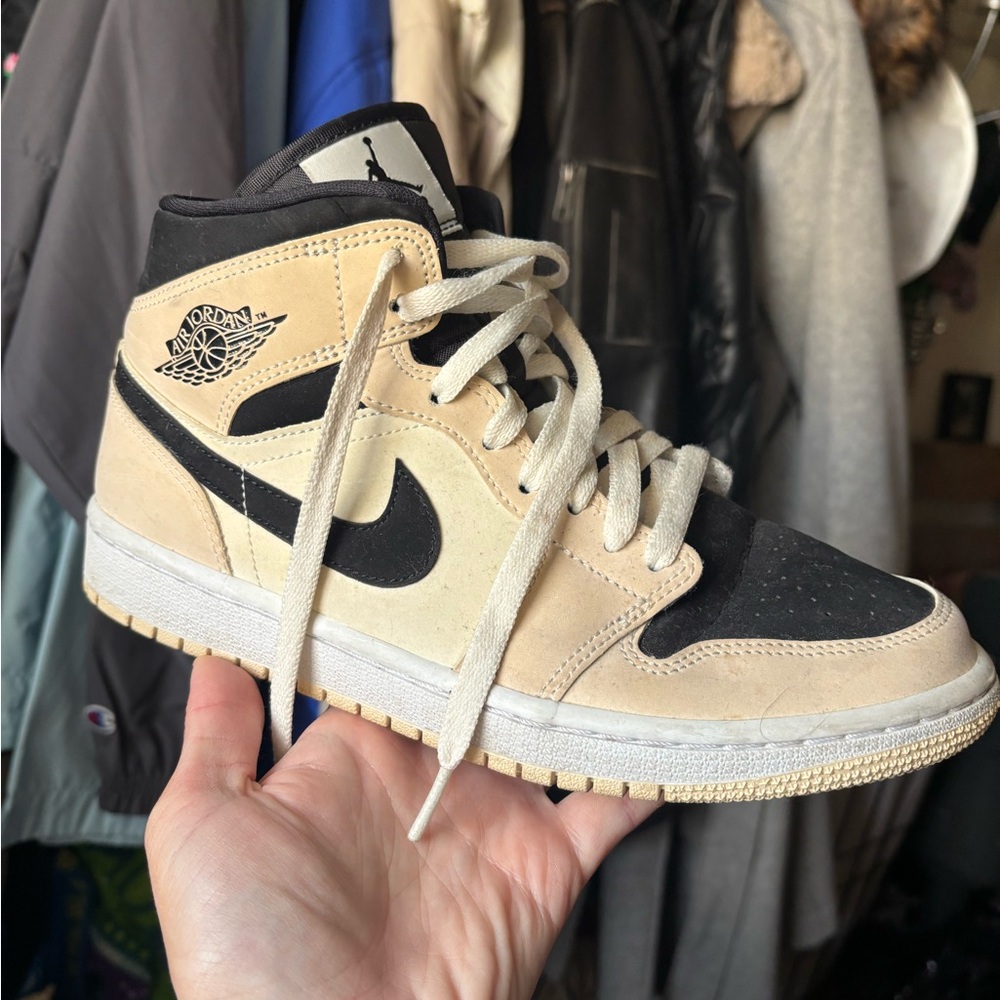 "Barely Orange" Jordan 1's Mid - Womens Size 9 shoe
Suede Black top of toe